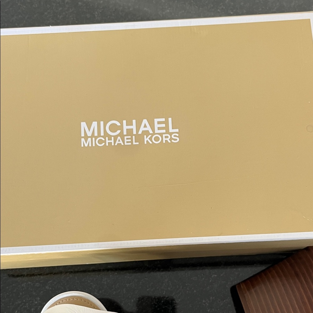 Michael Kors Adriana Optic White Leather Sandals Sz-7 - Picture 9 of 10